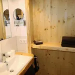 Apartment Gaestehaus Holzer Kreuz- Vergissmeinnicht *