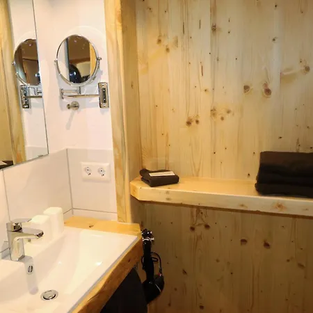 Apartment Gaestehaus Holzer Kreuz- Vergissmeinnicht *