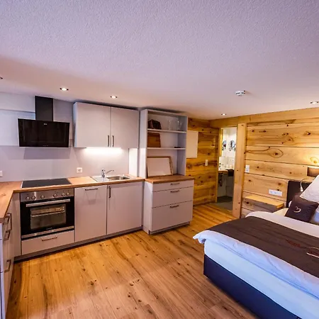 Apartment Gaestehaus Holzer Kreuz- Vergissmeinnicht *